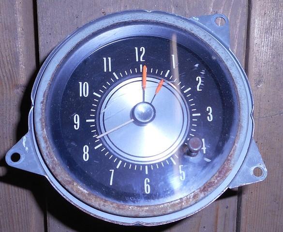 DASH CLOCK, USED, NO WARRANTY, 70-72 CUTLASS